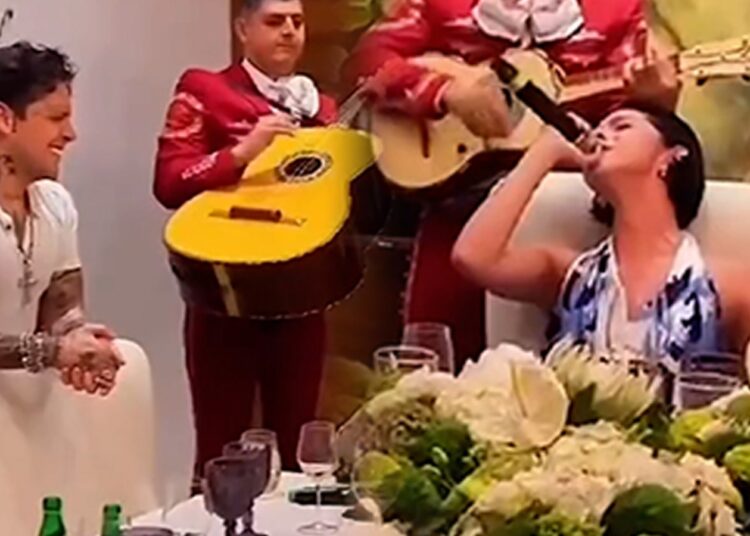 Mirada de Nodal a Ángela se roba la atención en el cumpleaños de su suegro